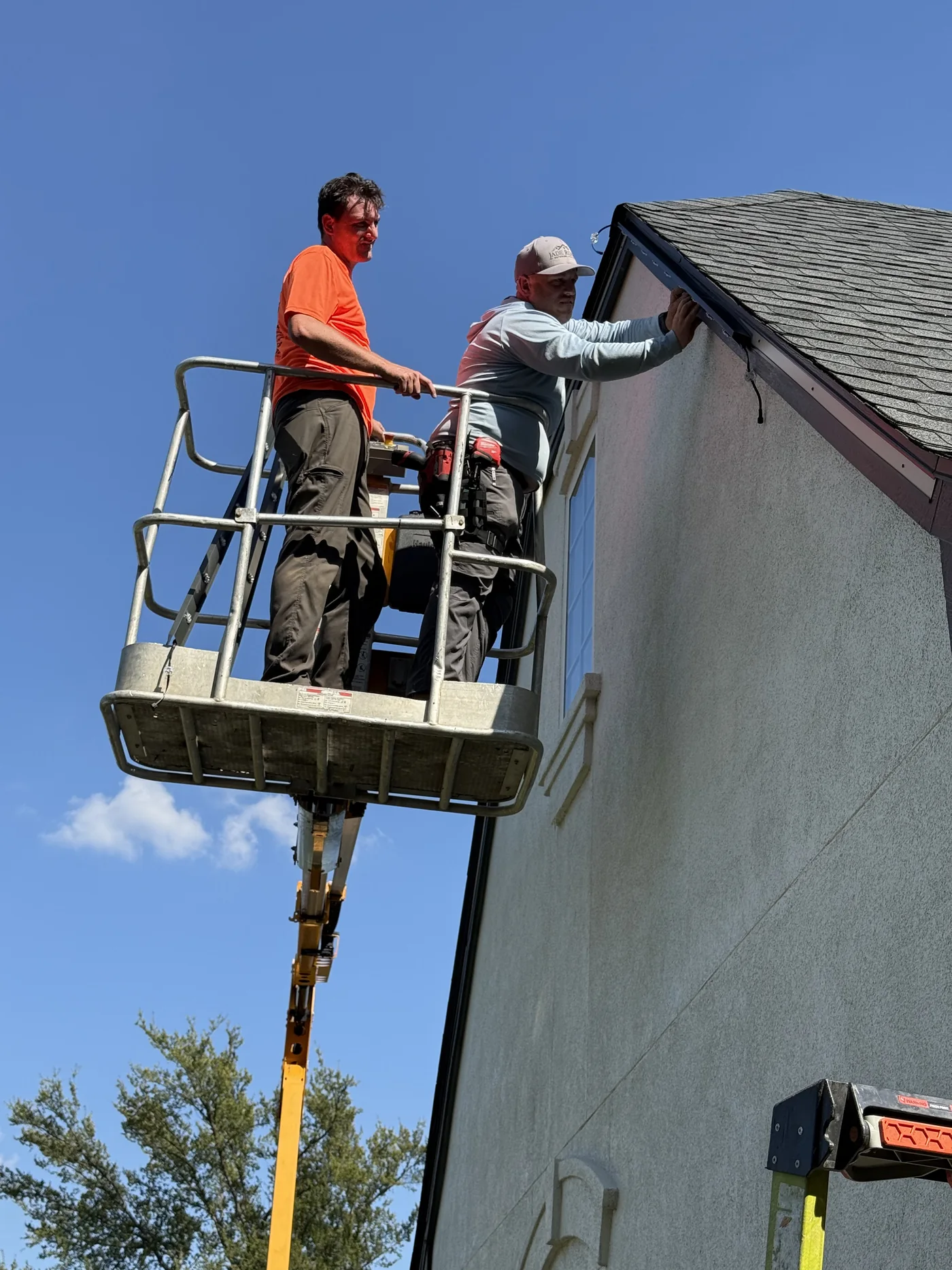 Jade Ridge installation work performed from a lift